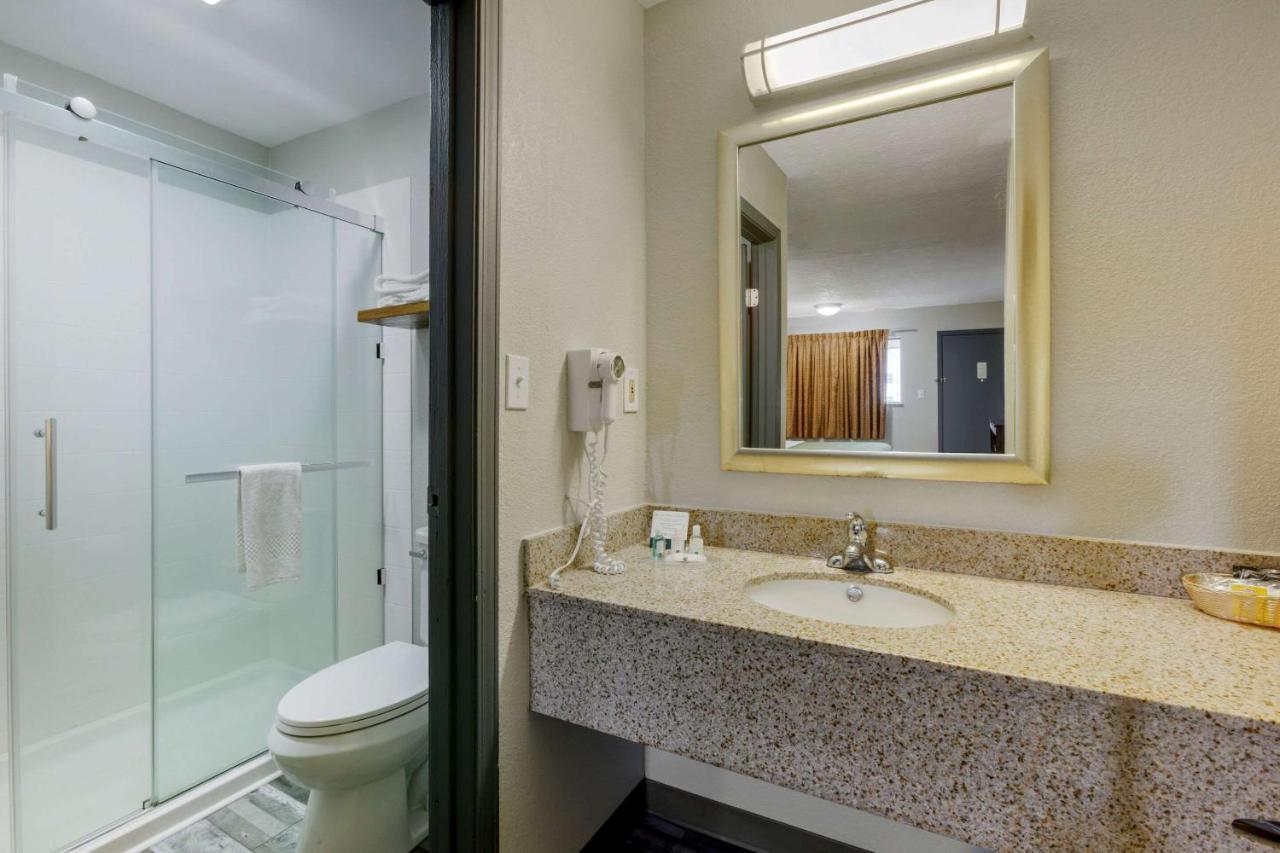 Quality Inn Columbus-East Esterno foto