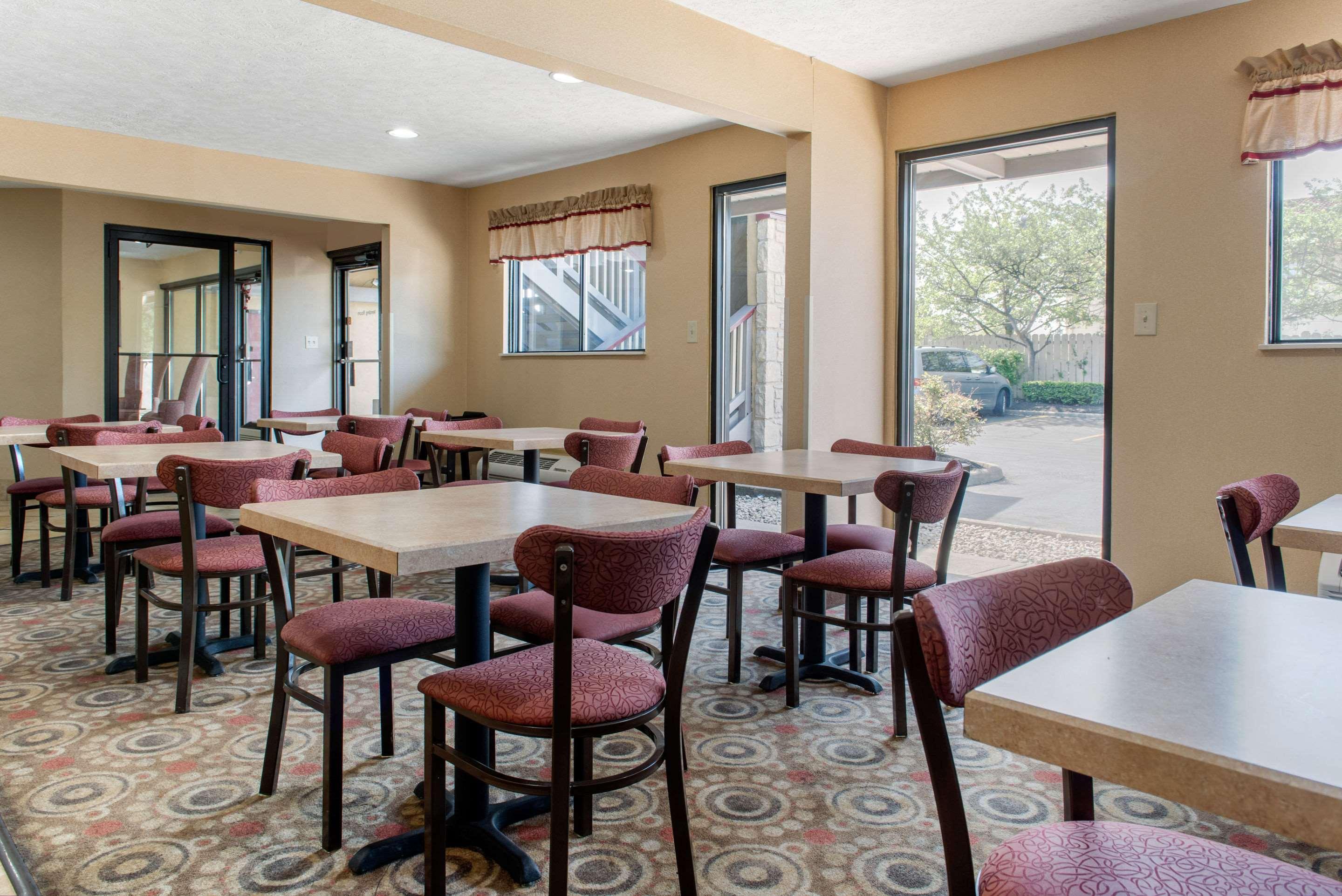 Quality Inn Columbus-East Esterno foto