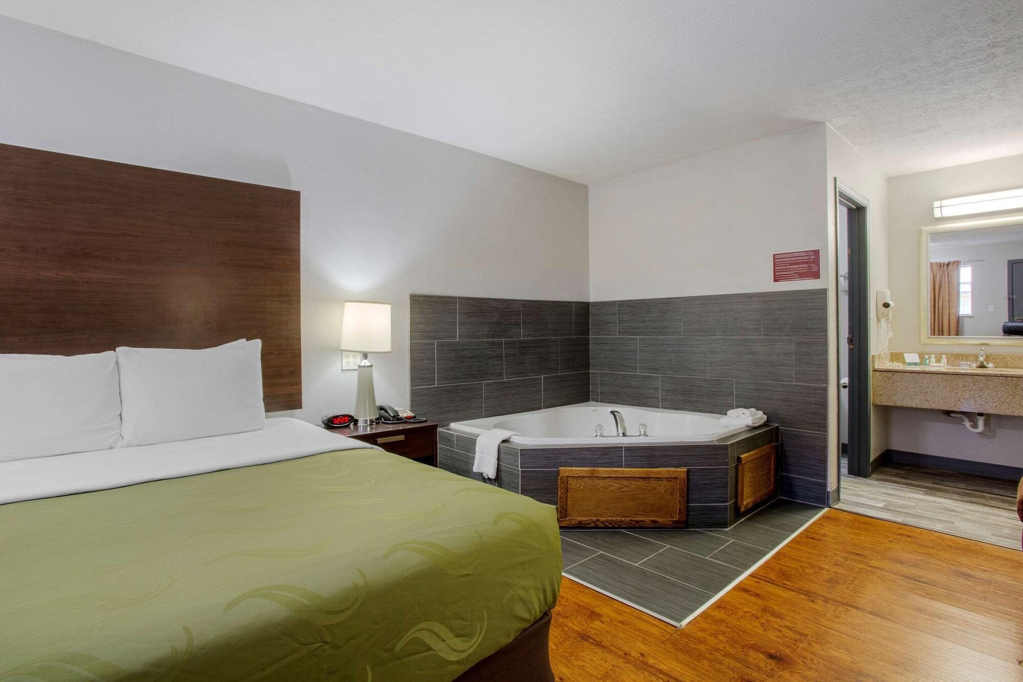 Quality Inn Columbus-East Esterno foto